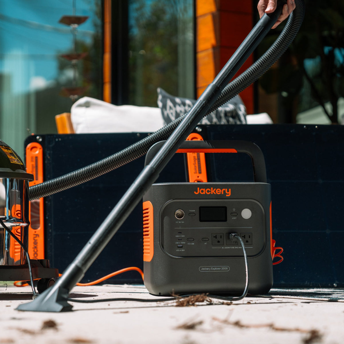 Jackery Solar Generator – Explorer 2000 v2 + SolarSaga 200W